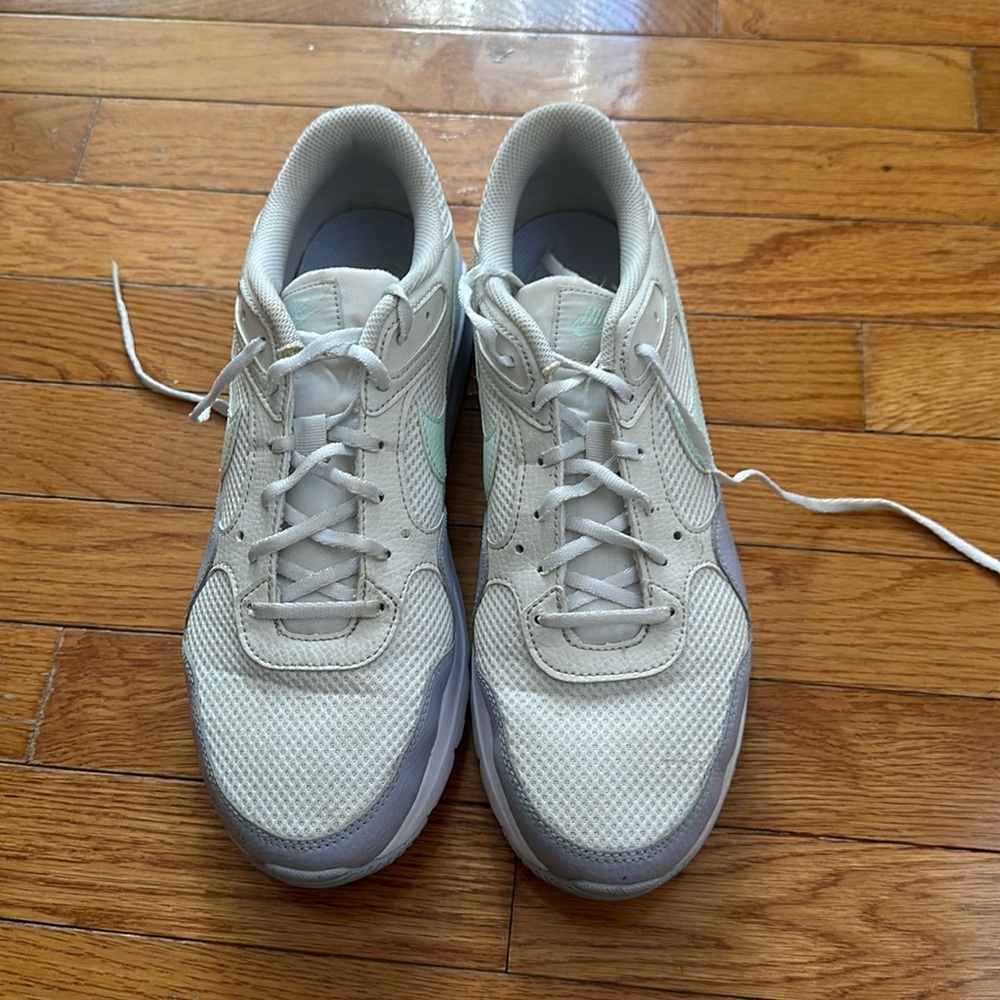 Nike women’s air max size 11